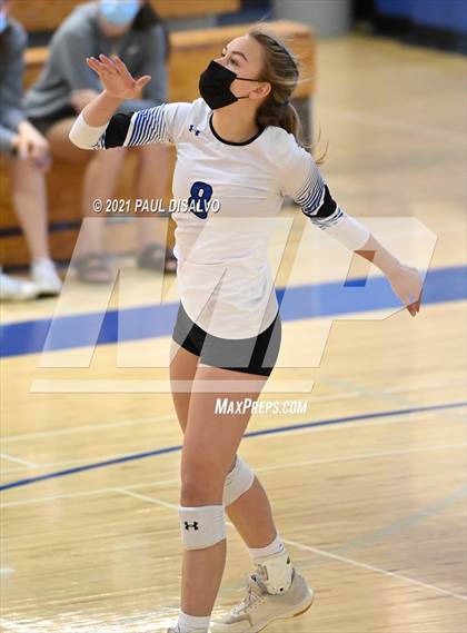 Thumbnail 3 in Broomfield vs. Valor Christian (CHSAA 5A Region 5) photogallery.