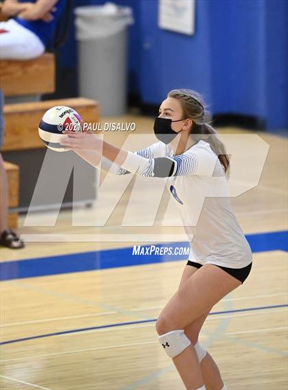 Thumbnail 3 in Broomfield vs. Valor Christian (CHSAA 5A Region 5) photogallery.
