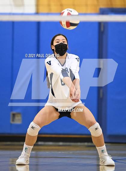 Thumbnail 3 in Broomfield vs. Valor Christian (CHSAA 5A Region 5) photogallery.
