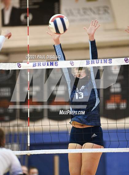 Thumbnail 2 in Broomfield vs. Valor Christian (CHSAA 5A Region 5) photogallery.