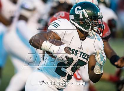 Thumbnail 3 in Oak Park vs. Cass Tech photogallery.