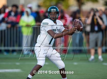 Thumbnail 2 in Oak Park vs. Cass Tech photogallery.