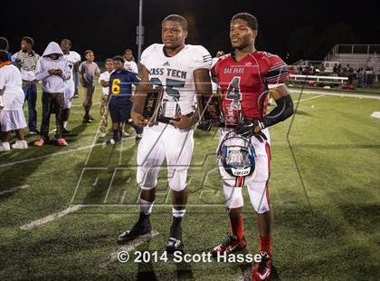 Thumbnail 1 in Oak Park vs. Cass Tech photogallery.