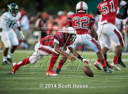 Thumbnail 3 in Oak Park vs. Cass Tech photogallery.