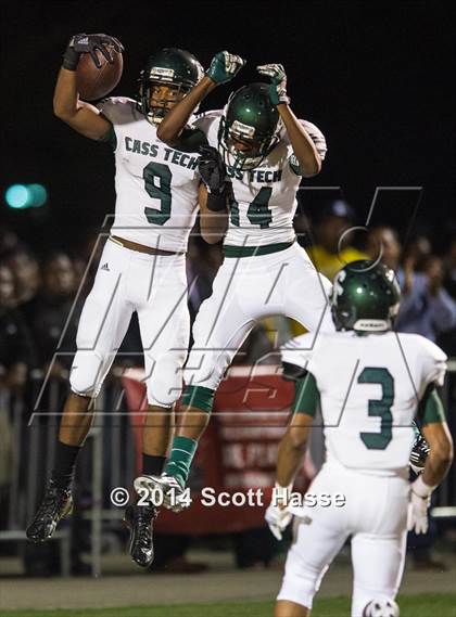 Thumbnail 2 in Oak Park vs. Cass Tech photogallery.