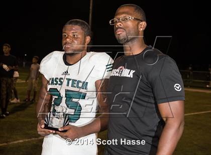 Thumbnail 3 in Oak Park vs. Cass Tech photogallery.