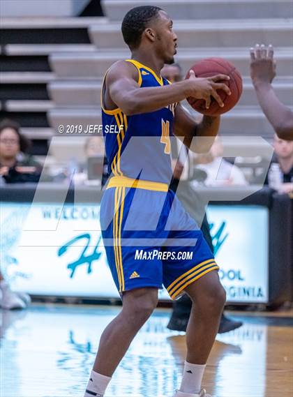 Thumbnail 2 in Oscar Smith @ Hickory photogallery.