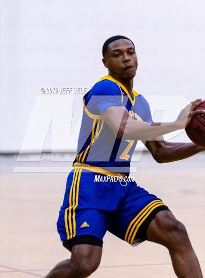 Thumbnail 2 in Oscar Smith @ Hickory photogallery.