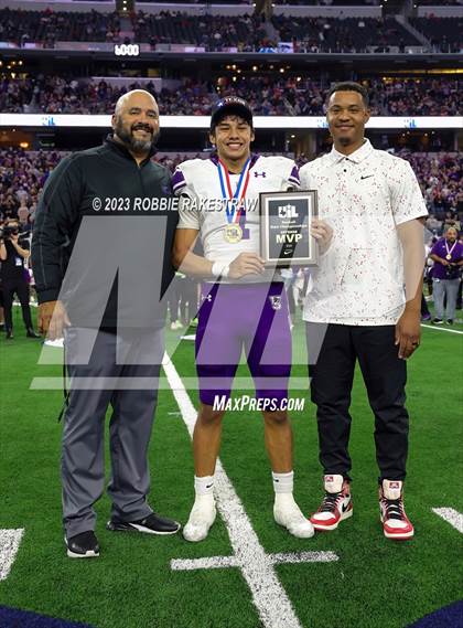 Thumbnail 3 in Chapel Hill vs. Anna (UIL 4A D1 Football Final Medal Ceremony) photogallery.