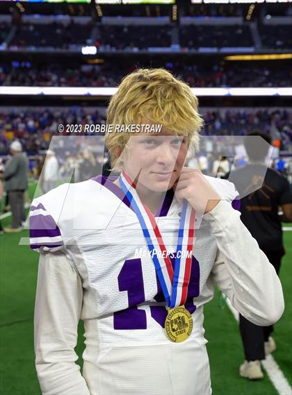 Thumbnail 3 in Chapel Hill vs. Anna (UIL 4A D1 Football Final Medal Ceremony) photogallery.