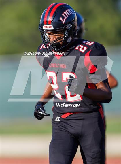 Thumbnail 3 in Fremont vs Lincoln High photogallery.
