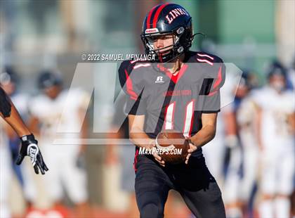 Thumbnail 2 in Fremont vs Lincoln High photogallery.