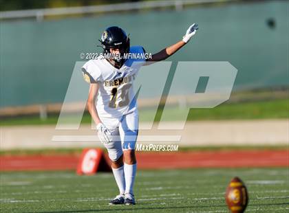 Thumbnail 3 in Fremont vs Lincoln High photogallery.