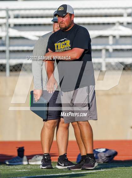 Thumbnail 2 in Fremont vs Lincoln High photogallery.