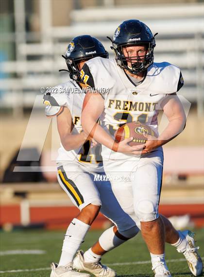 Thumbnail 2 in Fremont vs Lincoln High photogallery.