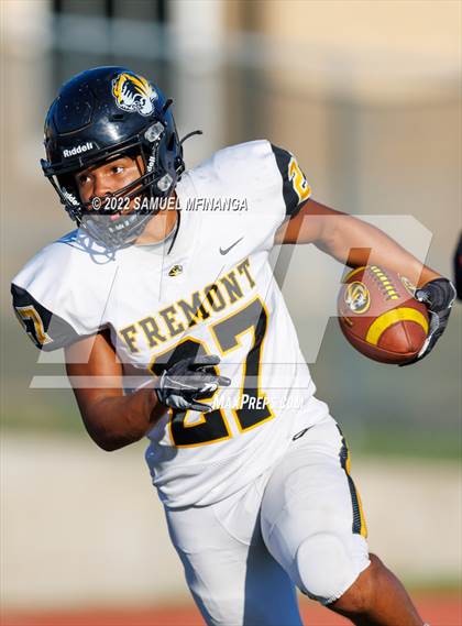 Thumbnail 3 in Fremont vs Lincoln High photogallery.