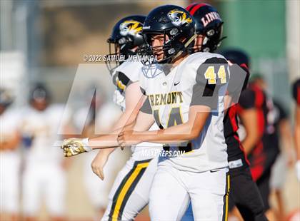 Thumbnail 2 in Fremont vs Lincoln High photogallery.