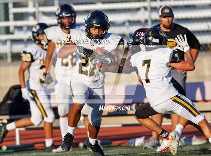 Thumbnail 3 in Fremont vs Lincoln High photogallery.