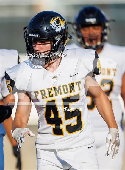 Thumbnail 1 in Fremont vs Lincoln High photogallery.