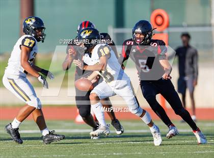 Thumbnail 2 in Fremont vs Lincoln High photogallery.