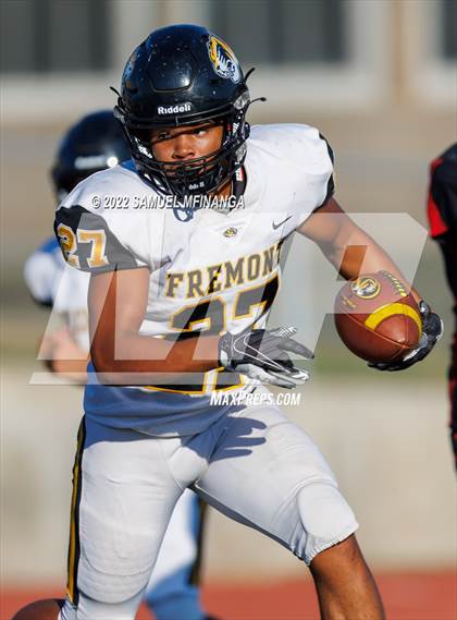 Thumbnail 2 in Fremont vs Lincoln High photogallery.