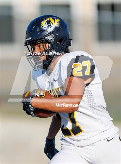 Thumbnail 2 in Fremont vs Lincoln High photogallery.