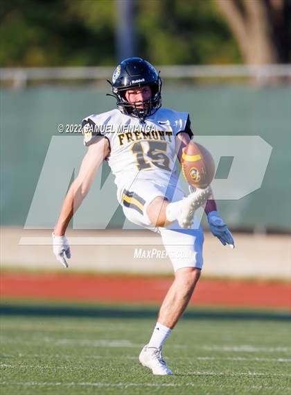 Thumbnail 2 in Fremont vs Lincoln High photogallery.