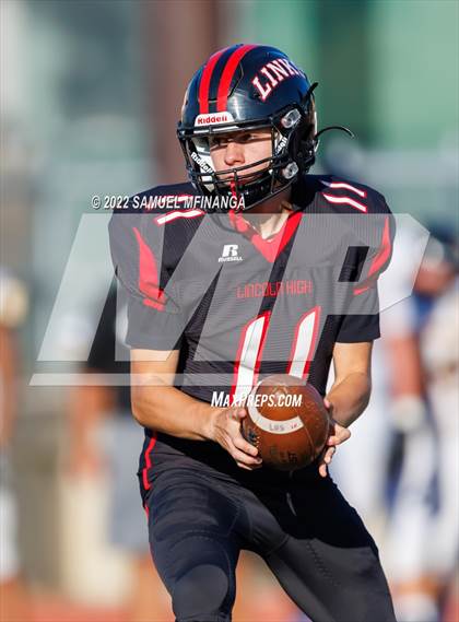 Thumbnail 1 in Fremont vs Lincoln High photogallery.