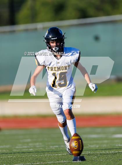 Thumbnail 2 in Fremont vs Lincoln High photogallery.