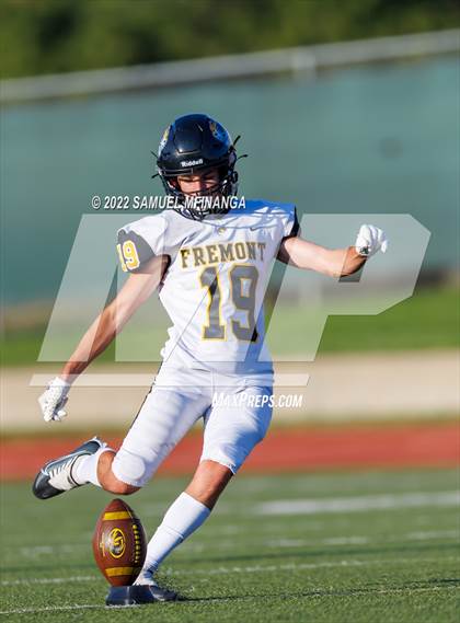 Thumbnail 3 in Fremont vs Lincoln High photogallery.