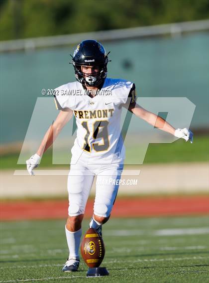 Thumbnail 3 in Fremont vs Lincoln High photogallery.
