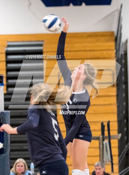 Thumbnail 1 in Lakewood @ Columbine photogallery.