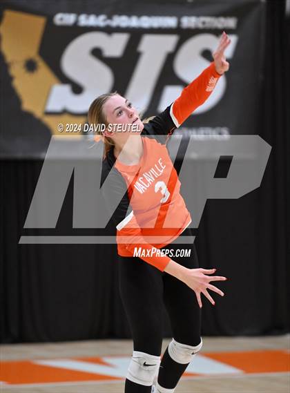 Thumbnail 1 in Vacaville vs. Christian Brothers (CIF SJS D2 Final) photogallery.