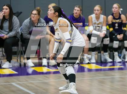 Thumbnail 3 in Kaufman vs. Farmersville photogallery.