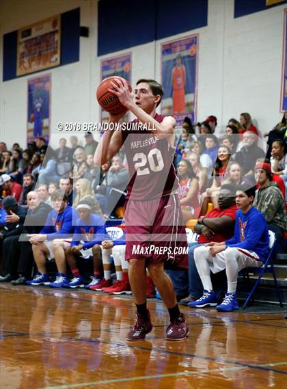 Thumbnail 1 in Maplesville vs Verbena (Chilton County Tournament) photogallery.