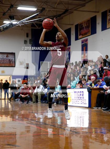 Thumbnail 1 in Maplesville vs Verbena (Chilton County Tournament) photogallery.