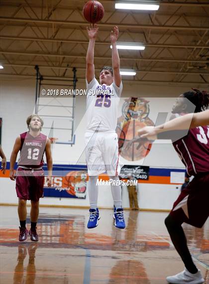 Thumbnail 2 in Maplesville vs Verbena (Chilton County Tournament) photogallery.
