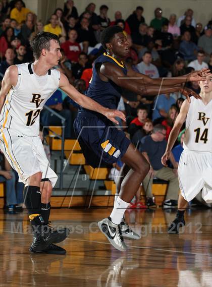 Thumbnail 3 in Bishop Verot vs. St. Thomas Aquinas (City of Palms Classic) photogallery.
