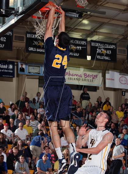 Thumbnail 2 in Bishop Verot vs. St. Thomas Aquinas (City of Palms Classic) photogallery.