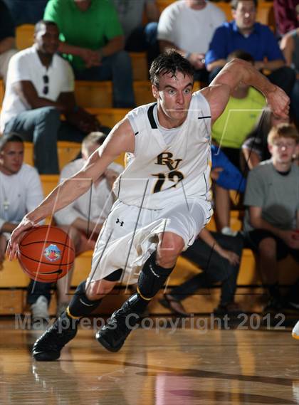 Thumbnail 1 in Bishop Verot vs. St. Thomas Aquinas (City of Palms Classic) photogallery.