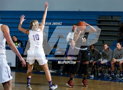 Thumbnail 2 in Alemany vs. Valencia photogallery.