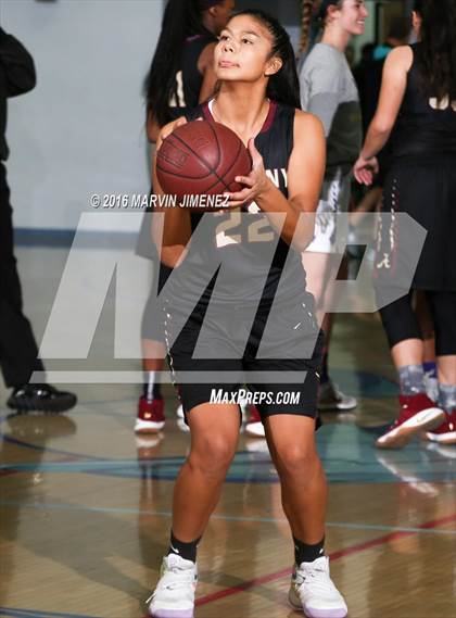 Thumbnail 3 in Alemany vs. Valencia photogallery.
