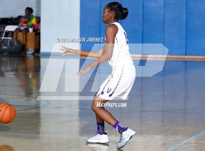 Thumbnail 2 in Alemany vs. Valencia photogallery.