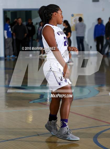 Thumbnail 1 in Alemany vs. Valencia photogallery.