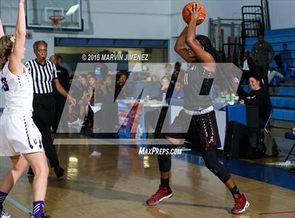 Thumbnail 1 in Alemany vs. Valencia photogallery.