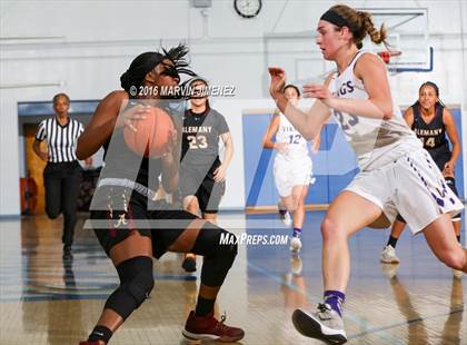 Thumbnail 2 in Alemany vs. Valencia photogallery.