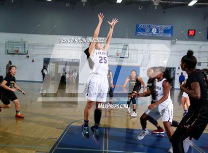 Thumbnail 2 in Alemany vs. Valencia photogallery.
