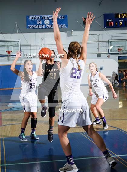 Thumbnail 3 in Alemany vs. Valencia photogallery.