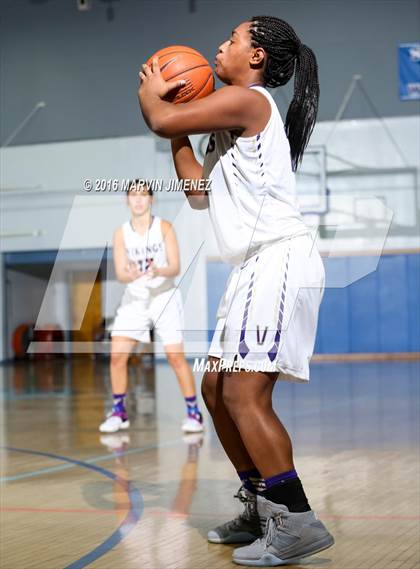 Thumbnail 2 in Alemany vs. Valencia photogallery.
