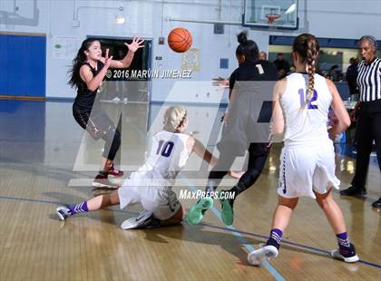 Thumbnail 3 in Alemany vs. Valencia photogallery.